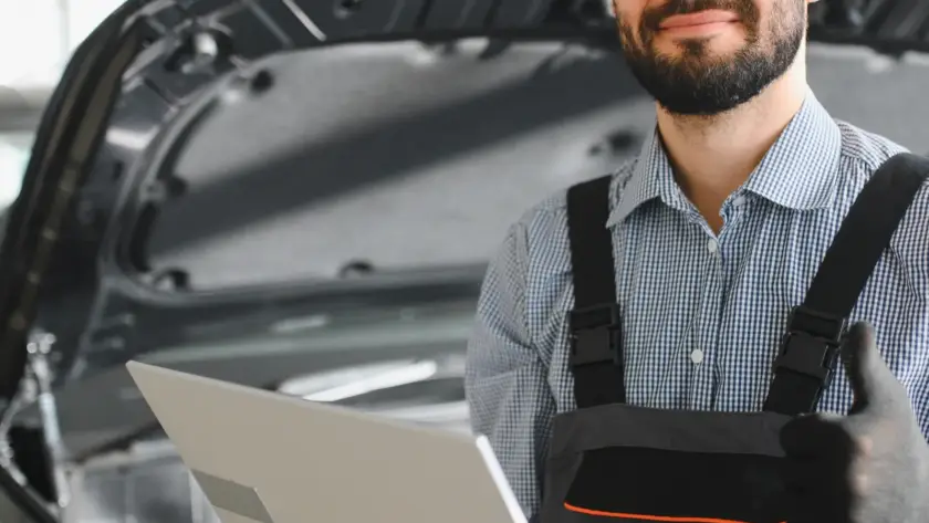Image of a Revilo Technician with his computer - on-demand car service by Revilo Auto Care
