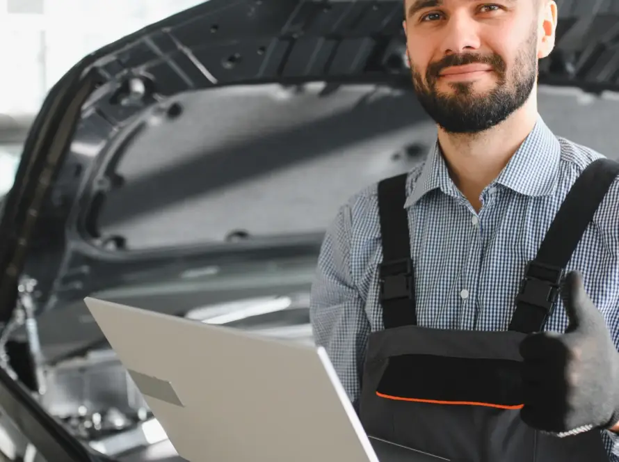 Image of a Revilo Technician with his computer - on-demand car service by Revilo Auto Care